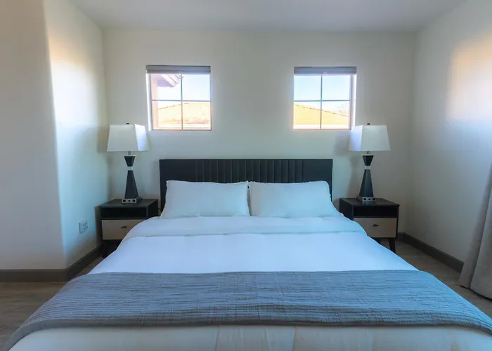 New Listing Special! 3 Bedroom House In Prime Location Ferienhaus