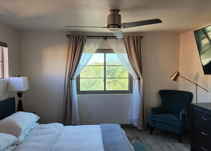 New Listing Special! 3 Bedroom House In Prime Location Phoenix