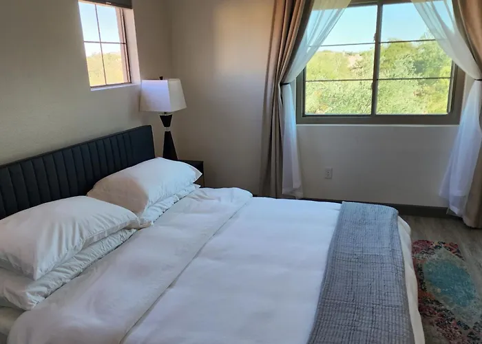 New Listing Special! 3 Bedroom House In Prime Location Phoenix