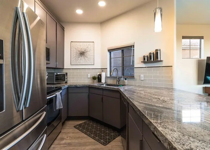 New Listing Special! 3 Bedroom House In Prime Location * Phoenix