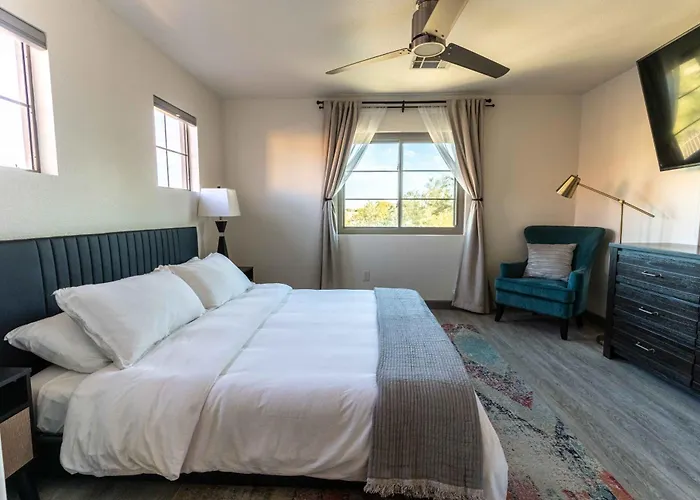 New Listing Special! 3 Bedroom House In Prime Location * Phoenix