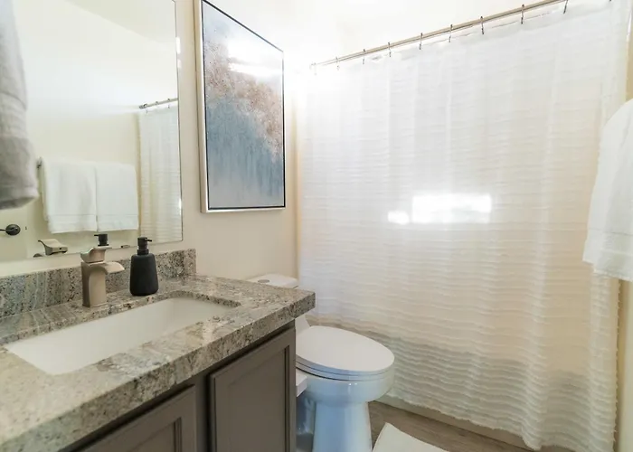 New Listing Special! 3 Bedroom House In Prime Location Ferienhaus